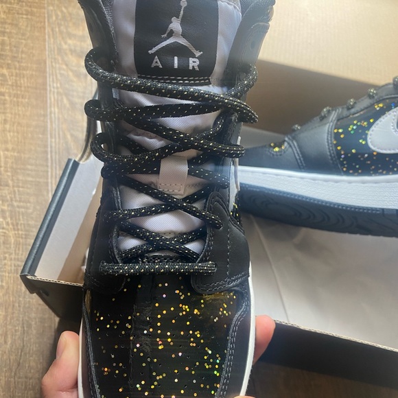 Jordan/Nike Size 7.5 women’s or girls 6 shoes - Picture 2 of 3